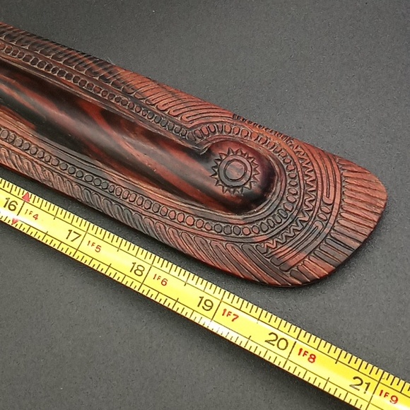 Trobriand wood carving crocodile folk art - Picture 3 of 7